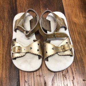 Sun sans size 8 gold